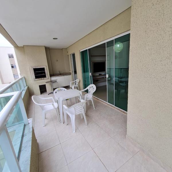Amplo e aconchegante apartamento com 3 quartos a 50m da praia de Bombas