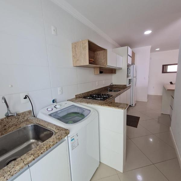 Amplo e aconchegante apartamento com 3 quartos a 50m da praia de Bombas - Foto 3