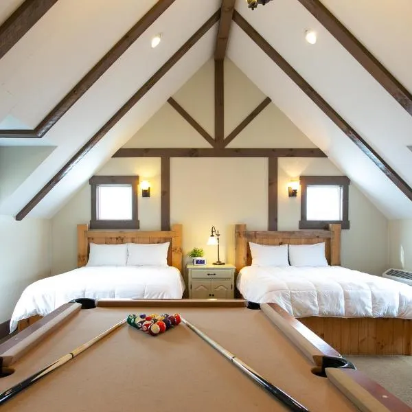 Village Dreams Cottage by Amish Country Lodging, hotel in Berlin