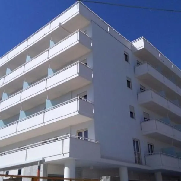 Nuovo HOTEL SETTIBI 20m dalla spiaggia, מלון בג'וליאנובה