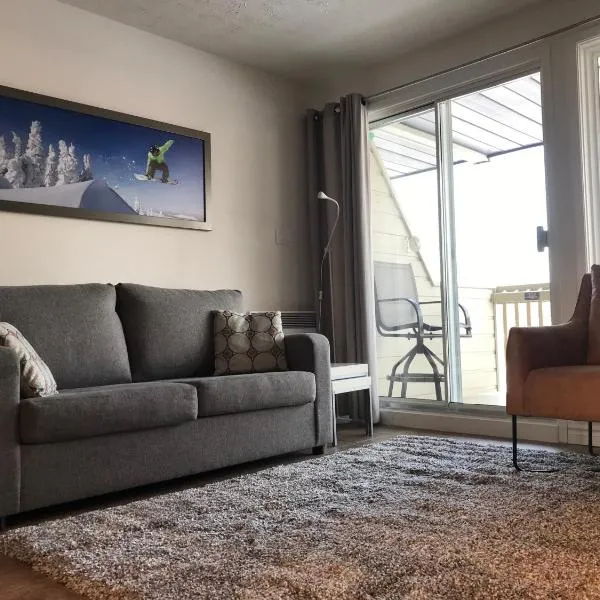 Magog Waterfront Condo, hotel v destinaci Magog-Orford