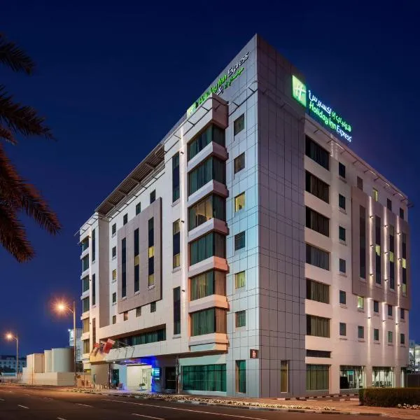 Holiday Inn Express Dubai, Jumeirah, an IHG Hotel, хотел в Дубай