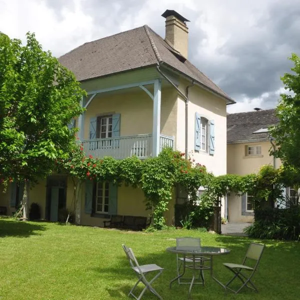 Gîte d'étape Le Couvent d'Ossau, hotel v destinaci Louvie Juzon