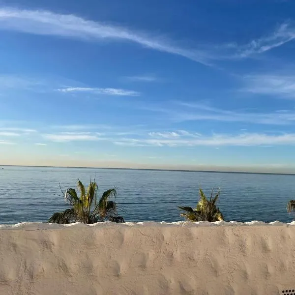 Ático sobre el Mar, hotel em Vélez-Málaga