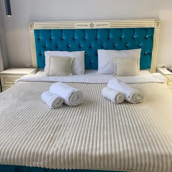 Комфортная студия в Золотом квадрате гАлматы, hotel in Almaty