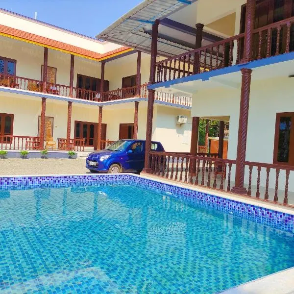 Kayaloram Resort, hotel v destinaci Pūvār
