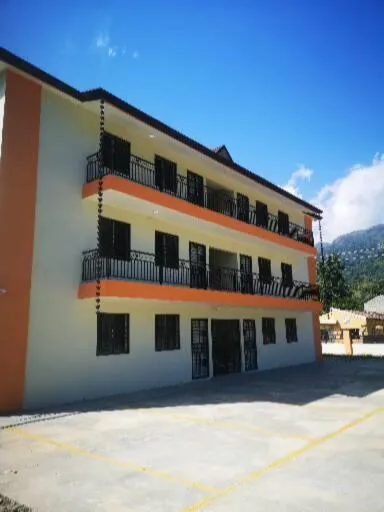 pié de la montaña, hotel v destinaci Bonao