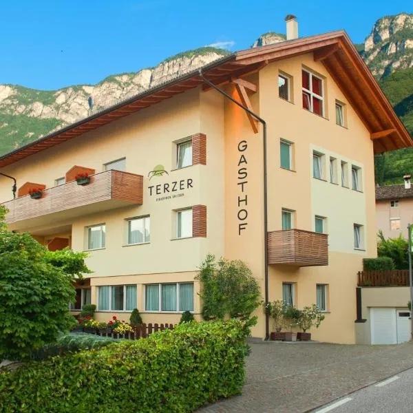 Gasthof Hotel Terzer, hotel v destinaci Cortaccia