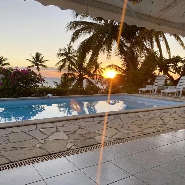 Villa de 2 chambres avec vue sur la mer piscine privee et jacuzzi a Saint Pierre a 1 km de la plage, hotel en La Dessaint