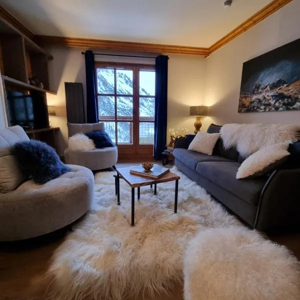 Arc 1950 Appartement de standing Refuge du Montagnard, vue incroyable sur le Montblanc, skis aux pieds Accès spa et piscine, hotel in Arc 1950