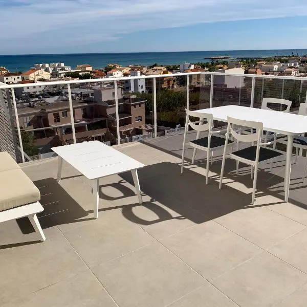 Penthouse panoramic sea view, hotel en Oliva