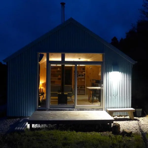 The Tin Church, hotel in Port na Long