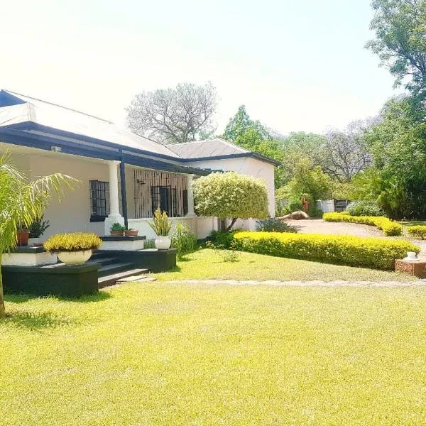 Choice Guesthouse and Backpackers, hotel sa Hillside West