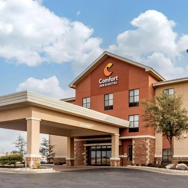 Comfort Inn & Suites Shawnee North near I-40，蕭尼的飯店