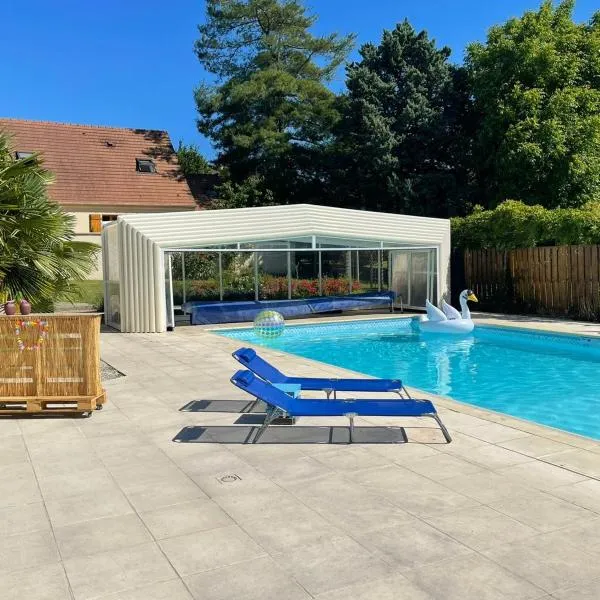 L'Annexe- guest house avec piscine studio avec coin chambre, hotel in Magnanville