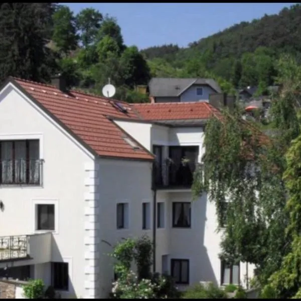 Pension Artstetten, hotel v destinaci Artstetten