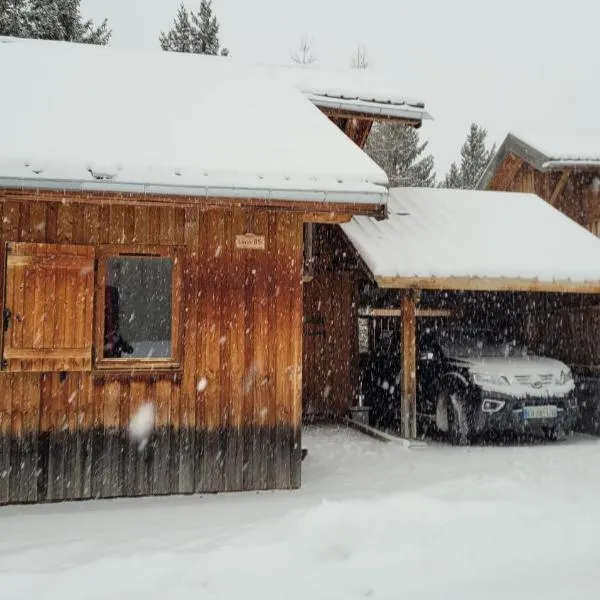 Chalet By Sophie Superdevoluy avec piscine, hotel in Superdevoluy