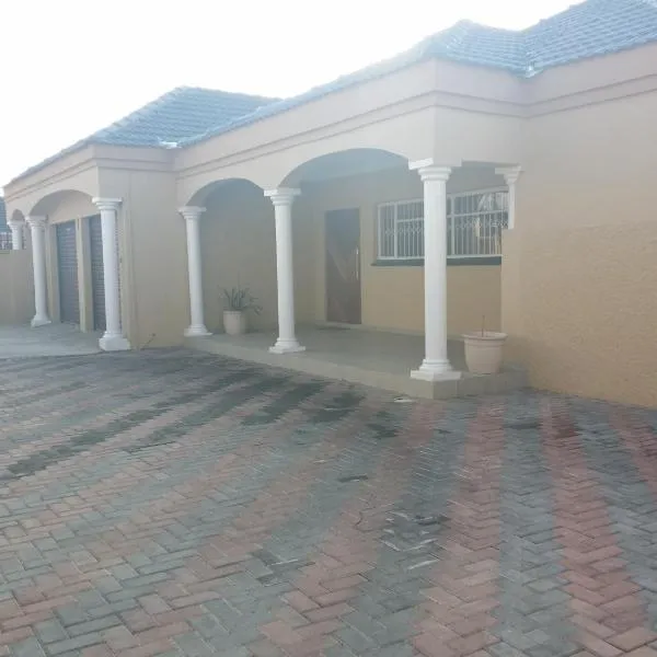 Alicia's B&B, khách sạn ở Roodepoort