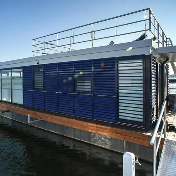 Houseboat Floating Houses Blue Active, Ribnitz-Damgarten, hôtel à Bookhorst