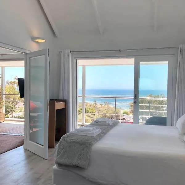 Camps Bay Loft with Stunning Mountain and Ocean Views, hotel in Cape Town
