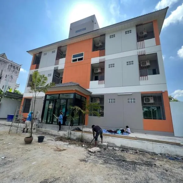 Firstbuild Apartment (เฟิร์สบิวท์อพาร์ทเม้น) โรงแรมในBan Tha Chin