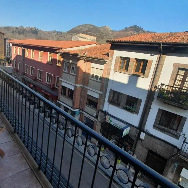 El Capricho de Cangas 2H - WiFi - Garaje - Hidromasaje - VUT-3001-AS, hotell i Cangas de Onís