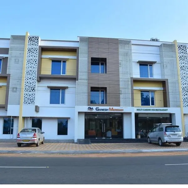 Ganesh Meridian, hotel en Tiruppattūr