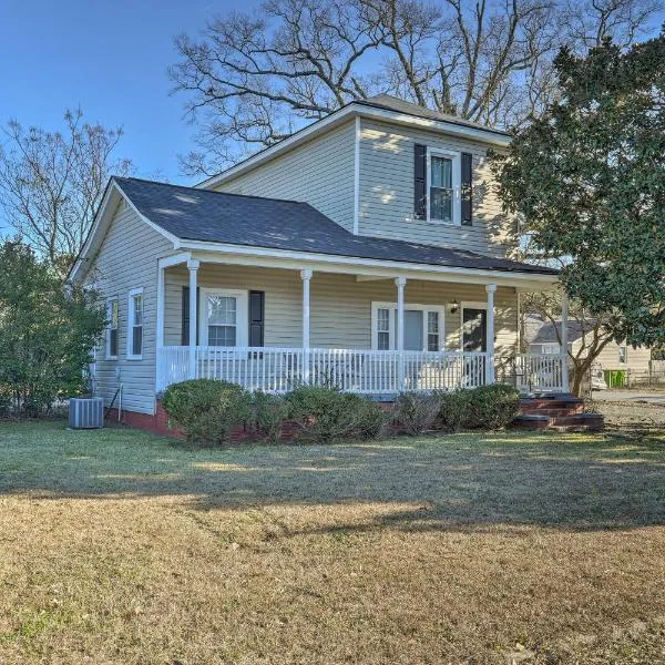 Columbia Home with Spacious Yard Less Than 2 Mi to Dtwn, hotel v destinaci Columbia