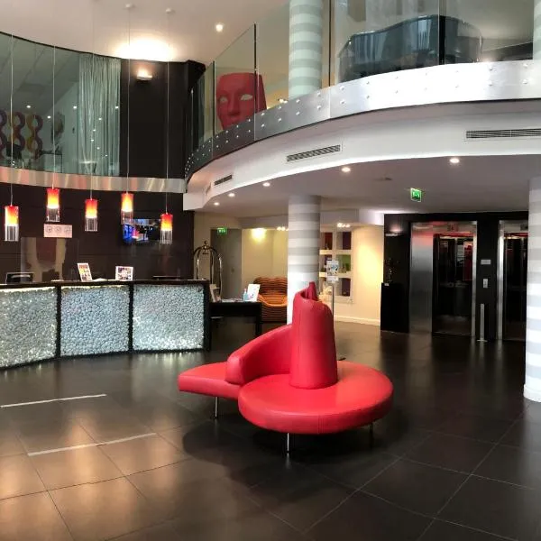 Le Rex Hôtel – hotel w mieście Tarbes