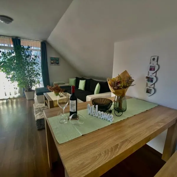 Munkácsy Apartmanok, готель у місті Балатонфеньвеш