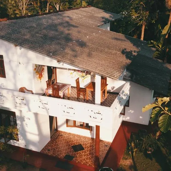 Romaclan Villa, hotel in Midigama