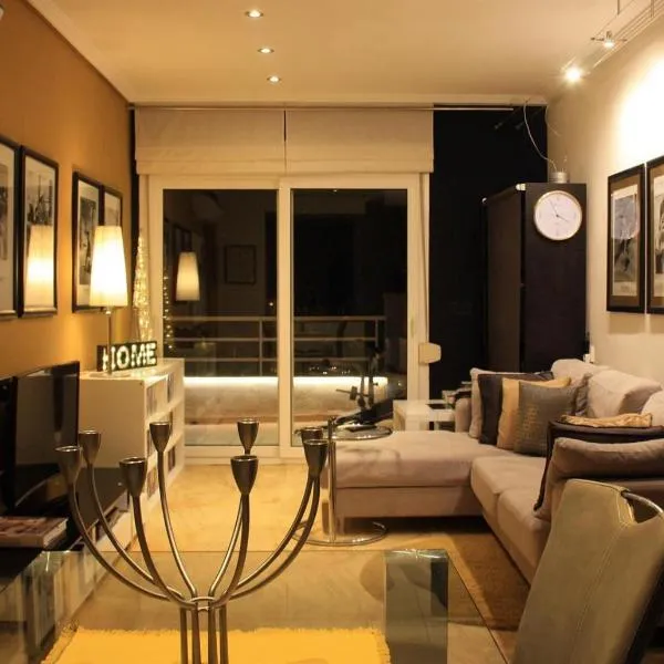 Two bedroom seafront apartment, hotel sa Cabo Roig