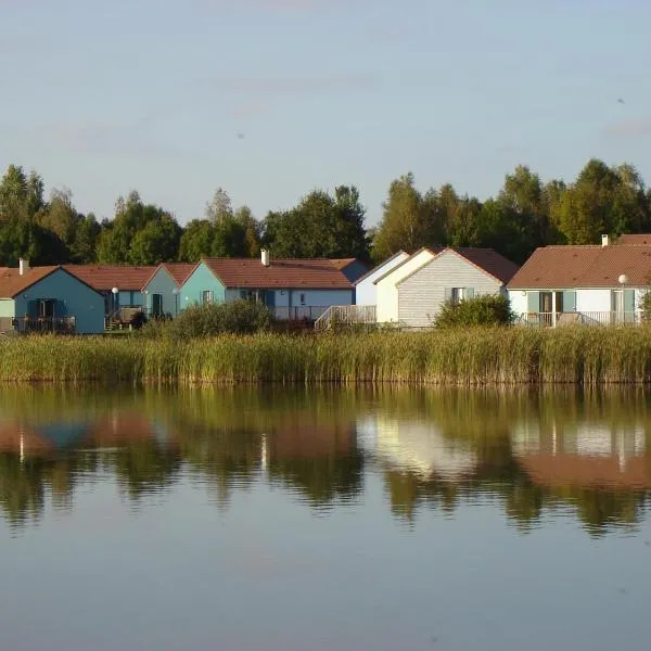 Hébergements du Lac de Madine, Hotel in Heudicourt-sous-les-Côtes