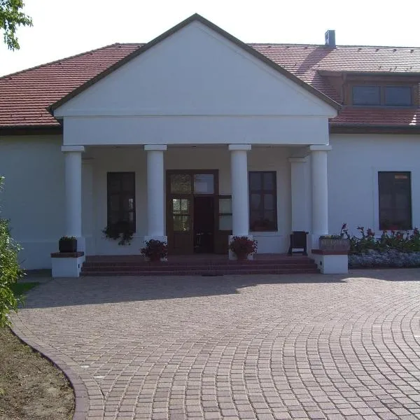 Sarlóspuszta Club Hotel, hotel en Balázspuszta