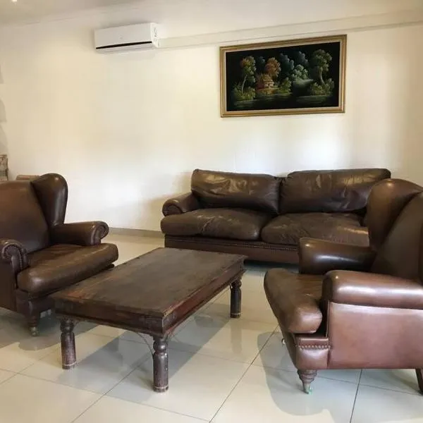 Luxury3 bedroom 6 sleeper penthouse apartment in Shellybeach, ξενοδοχείο σε Μάργκεϊτ