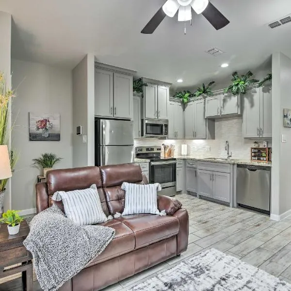 3 Mi to Downtown Relaxing Stay in Edinburg Apt!, hotel i Edinburg