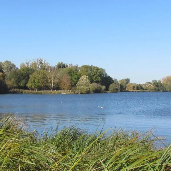 Au Bord de L'Eau, Hotel in Villemeux-sur-Eure