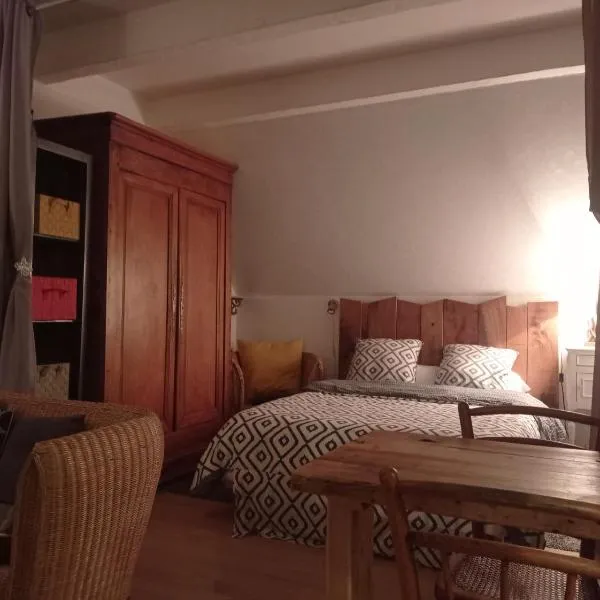 Appartement dans gîte vue mer et campagne, hotel in Sibiril