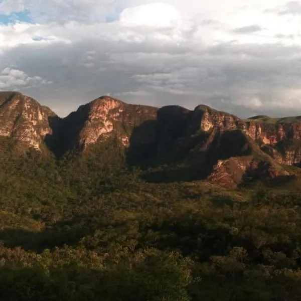 Chale duplex com vista para a Serra do Segredo, hotel em Colinas Do Sul