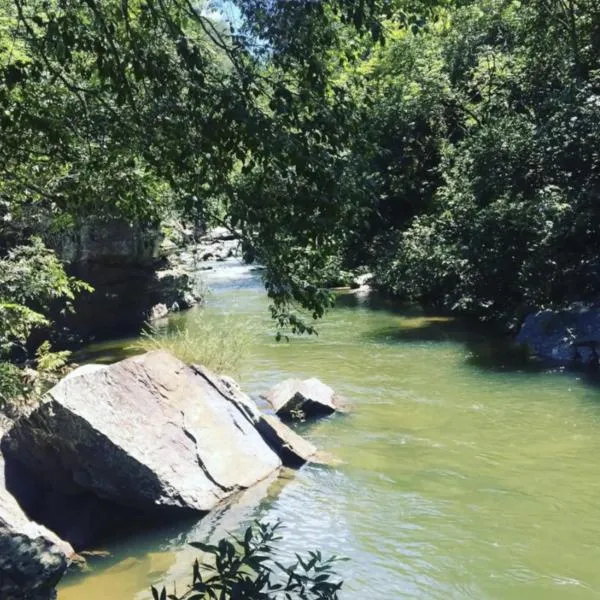 Chalé na Chapada, com acesso ao Rio São Miguel, hotel en Colinas Do Sul