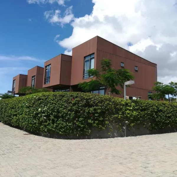 Condomínio Veloso, hotel v Nacale