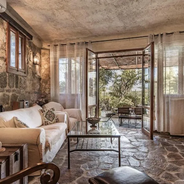 Villa Gioia - Secret gem with private garden, hotel in Anafonítria
