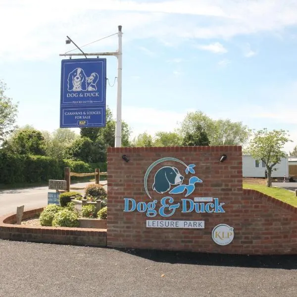 Dog and Duck Leisure Park، فندق في Kent