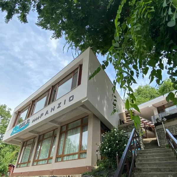 Xendala Panzió – hotel w mieście Balatonakarattya