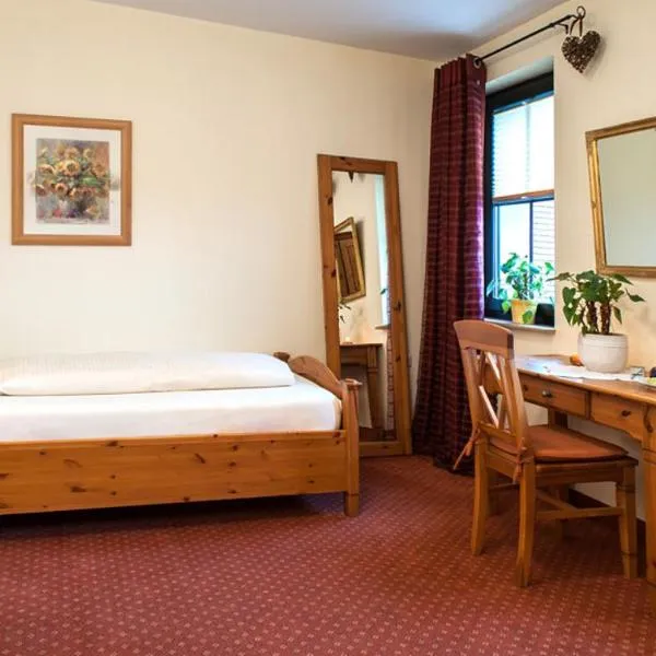 Gasthof Sauerteig, hotel v destinaci Rödental