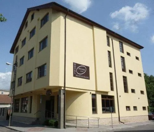 Hotel Davos, Hotel in Hărţăgani