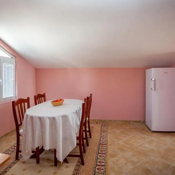 Apartment Kandic, hotel in Tivat