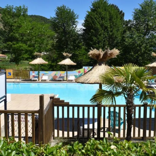 Camping Calme et Nature Iserand, hotel v destinaci Vion
