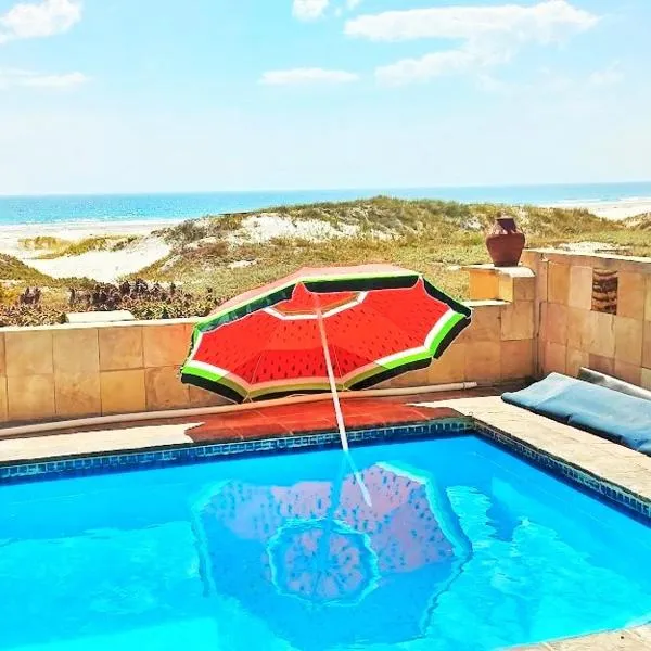 14 Penguin Place, Melkbosstrand, hotel di Melkbosstrand