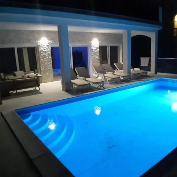 Pool-Villa „4 Seasons“ Seaview, hotel in Novi Vinodolski